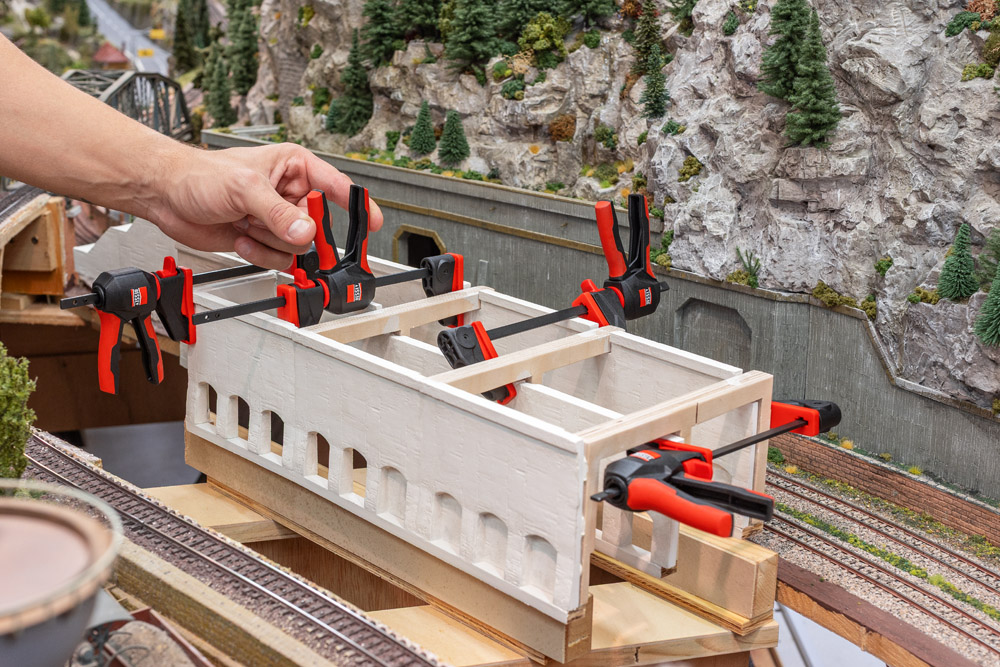 One-handed clamp with rotatable handle EZ360